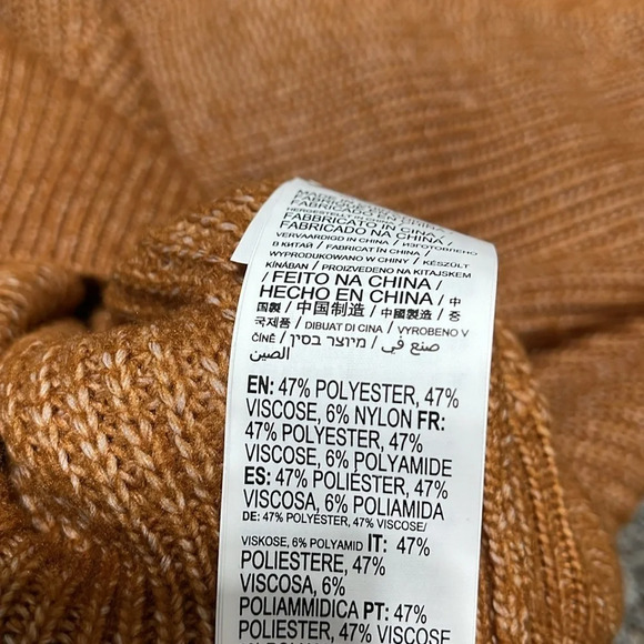 ✨BILLABONG It’s Me Sweater size small - Picture 9 of 11